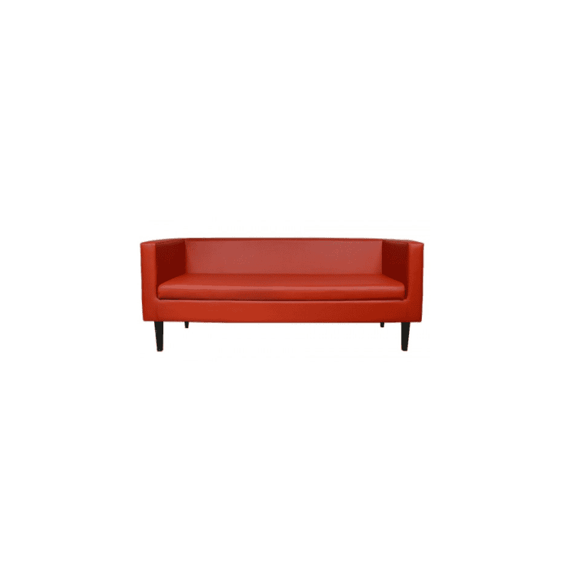 red sofa hire Berlin – 200 cm red couch placed in photo zone setup red sofa hire Berlin – 200 cm red couch placed in photo zone setup