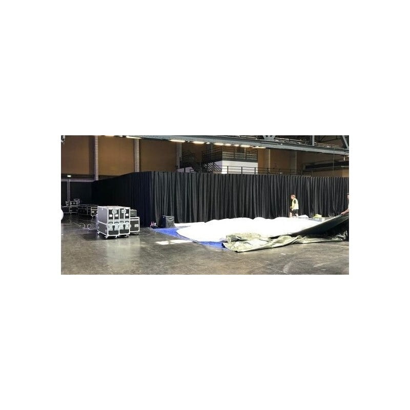pipe and drape system hire Berlin – white curtain covering 12 m span