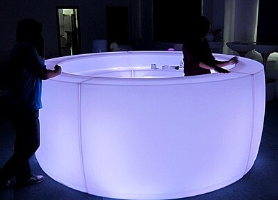 LED bar hire Berlin – side view of 3 m LED bar with glowing panels LED bar hire Berlin – side view of 3 m LED bar with glowing panels