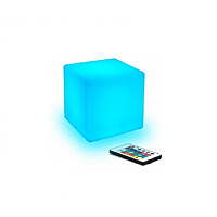 mini LED cube hire Berlin – small LED cube in centerpiece display