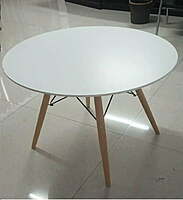 round Scandic table hire Berlin – clean round Scandic table under ambient light