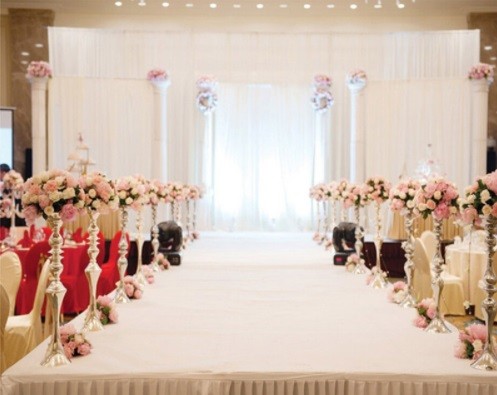 Rent a Gold Flower Pedestal Column in Berlin Rent a Gold Flower Pedestal Column in Berlin