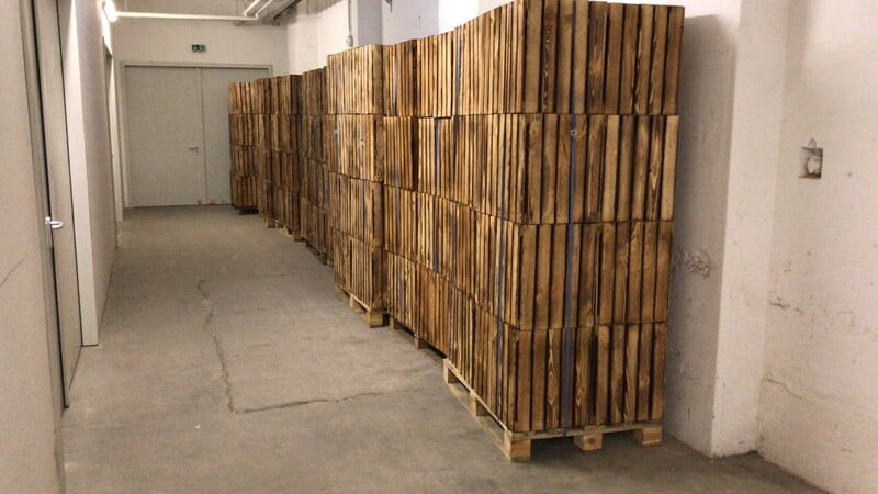 Rent a Flamed-Wood Decorative Crate in Berlin (30 × 40 × 50 cm) Rent a Flamed-Wood Decorative Crate in Berlin (30 × 40 × 50 cm)