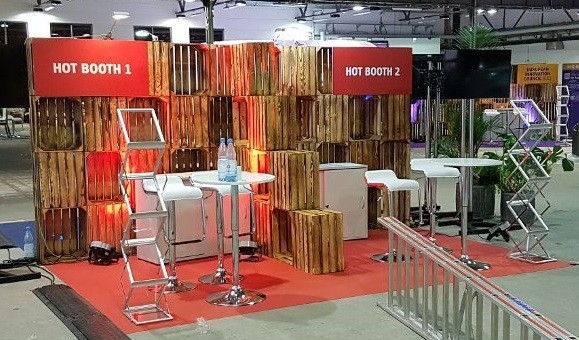 Rent a Flamed-Wood Decorative Crate in Berlin (30 × 40 × 50 cm) Rent a Flamed-Wood Decorative Crate in Berlin (30 × 40 × 50 cm)