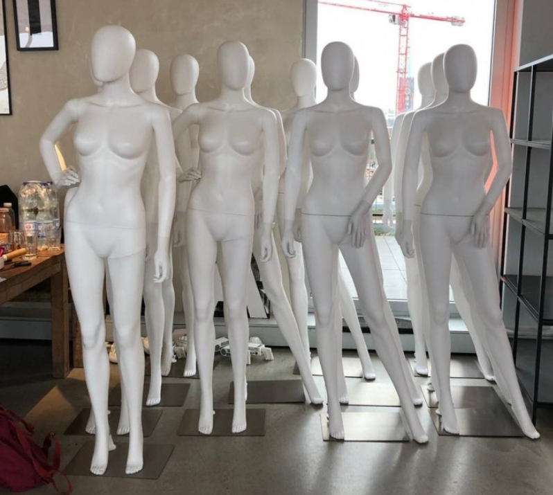 Full-Size White Display Mannequin Rental Berlin – 175 cm, 360° Swivel Arms & Head Full-Size White Display Mannequin Rental Berlin – 175 cm, 360° Swivel Arms & Head