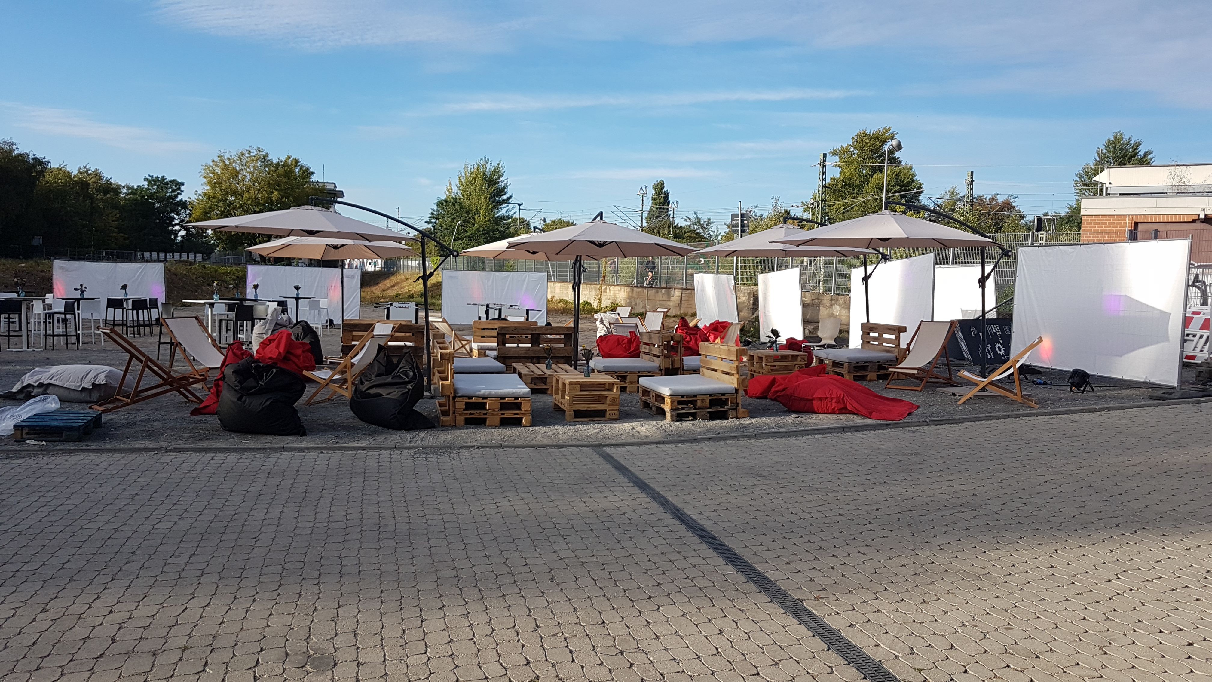 Parasol Rental Berlin – 3×3 m Beige Sun Umbrella for Outdoor Events Parasol Rental Berlin – 3×3 m Beige Sun Umbrella for Outdoor Events