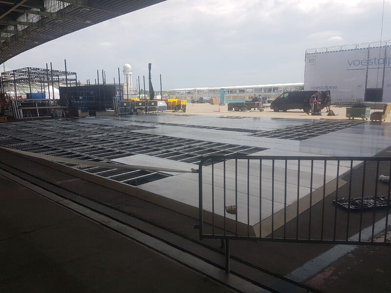 Modular Floor Ramp Panel Hire Berlin – 1 × 1 m Steel Ramp for Event Flooring Modular Floor Ramp Panel Hire Berlin – 1 × 1 m Steel Ramp for Event Flooring